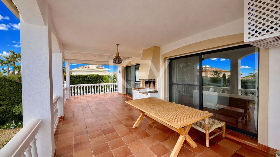 Elegant and Renovated Family Villa near the Beach in Las Chapas Playa, Marbella East