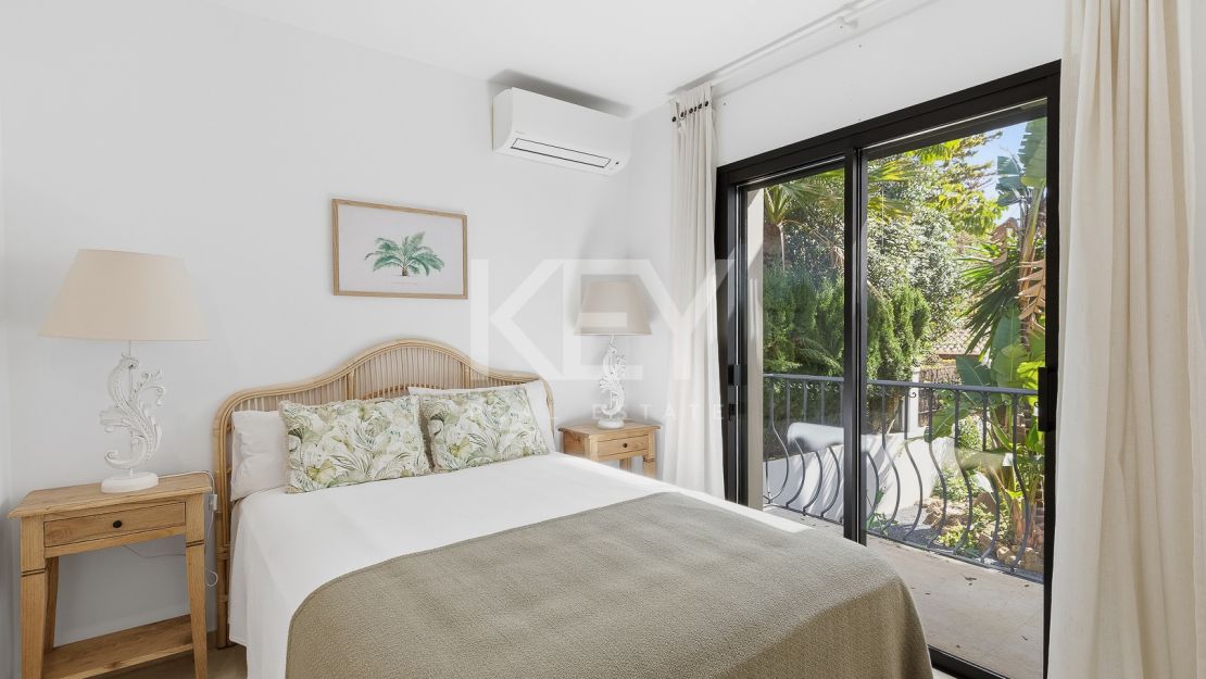 Elegant and Renovated Family Villa near the Beach in Las Chapas Playa, Marbella East