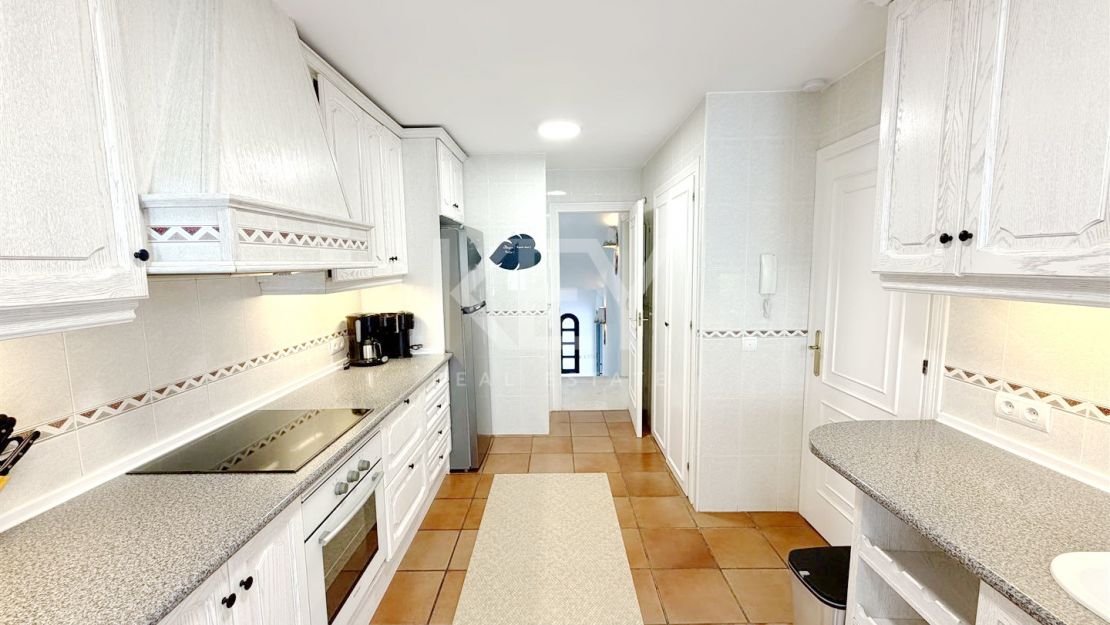Elegant and Renovated Family Villa near the Beach in Las Chapas Playa, Marbella East