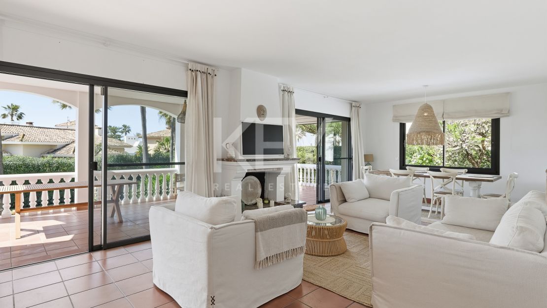 Elegant and Renovated Family Villa near the Beach in Las Chapas Playa, Marbella East