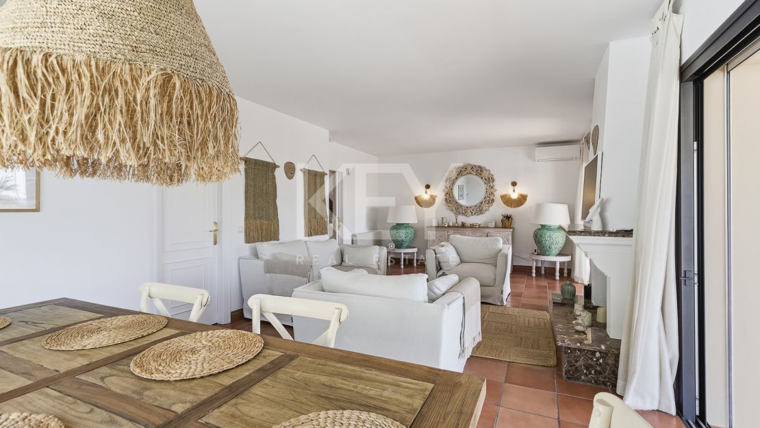 Elegant and Renovated Family Villa near the Beach in Las Chapas Playa, Marbella East