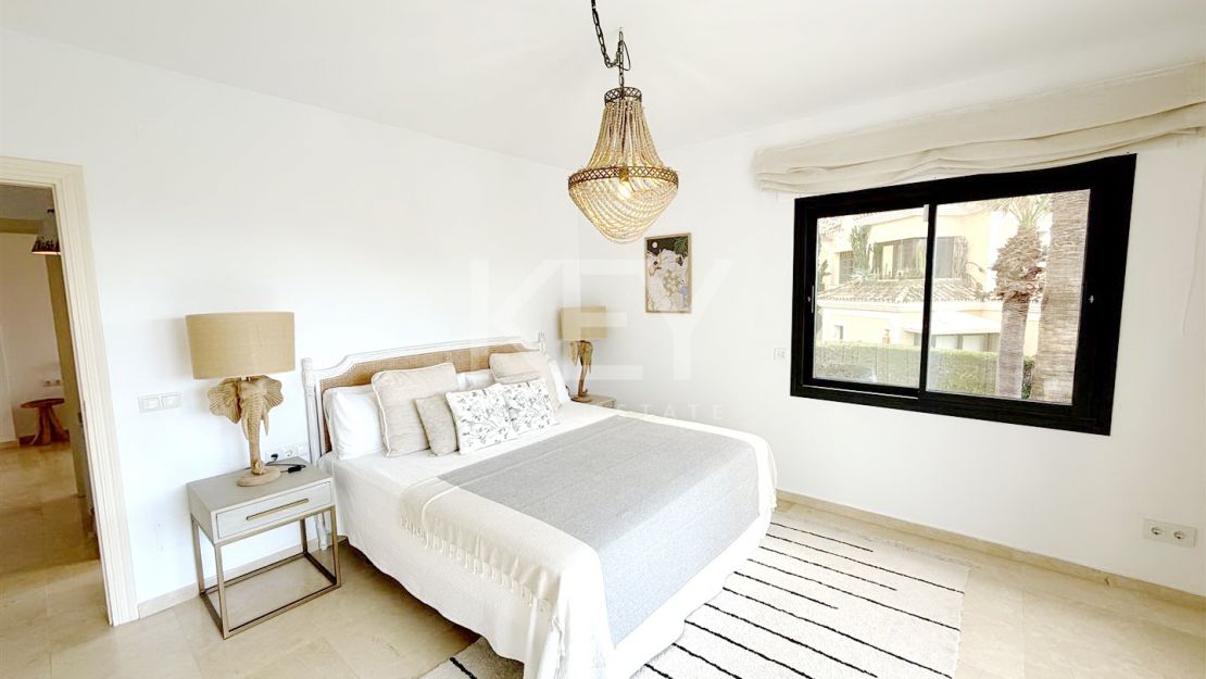 Elegant and Renovated Family Villa near the Beach in Las Chapas Playa, Marbella East