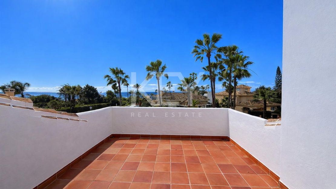 Elegant and Renovated Family Villa near the Beach in Las Chapas Playa, Marbella East