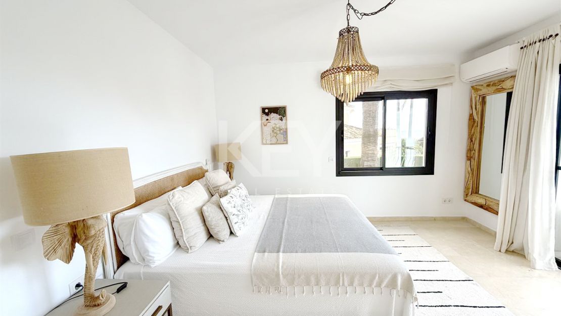 Elegant and Renovated Family Villa near the Beach in Las Chapas Playa, Marbella East
