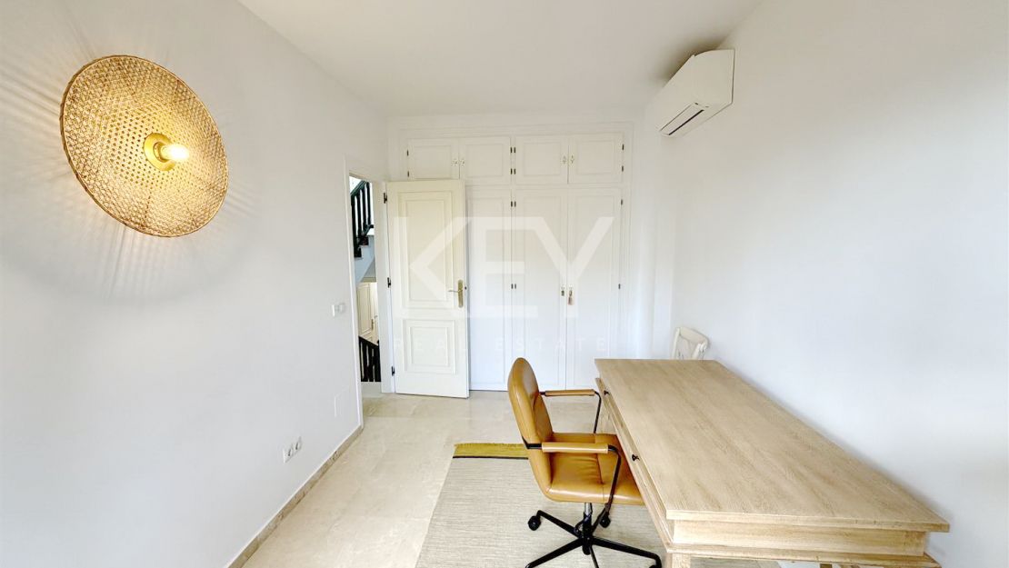 Elegant and Renovated Family Villa near the Beach in Las Chapas Playa, Marbella East