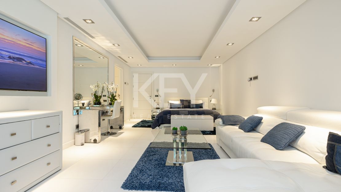 Villa with stunning views of La Concha mountain and Las Brisas golf course