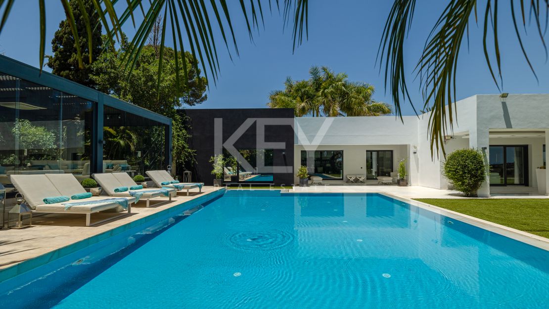 Villa with stunning views of La Concha mountain and Las Brisas golf course