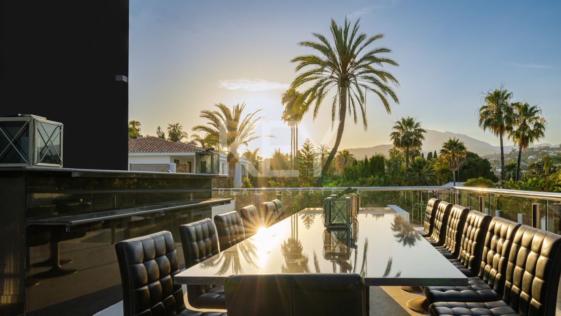 Villa with stunning views of La Concha mountain and Las Brisas golf course