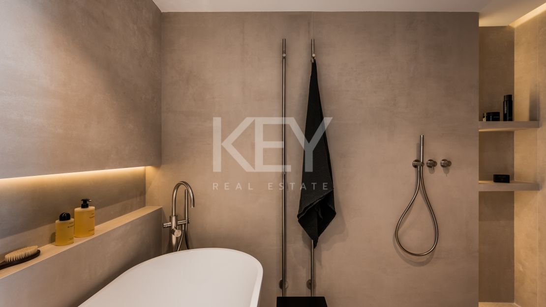 Modern 4-bedroom apartment for sale in Aloha, Nueva Andalucía, Marbella
