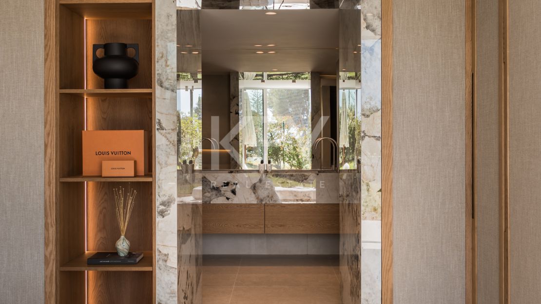 Modern 4-bedroom apartment for sale in Aloha, Nueva Andalucía, Marbella