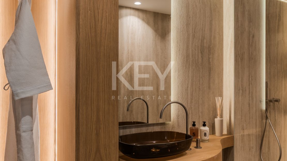 Modern 4-bedroom apartment for sale in Aloha, Nueva Andalucía, Marbella