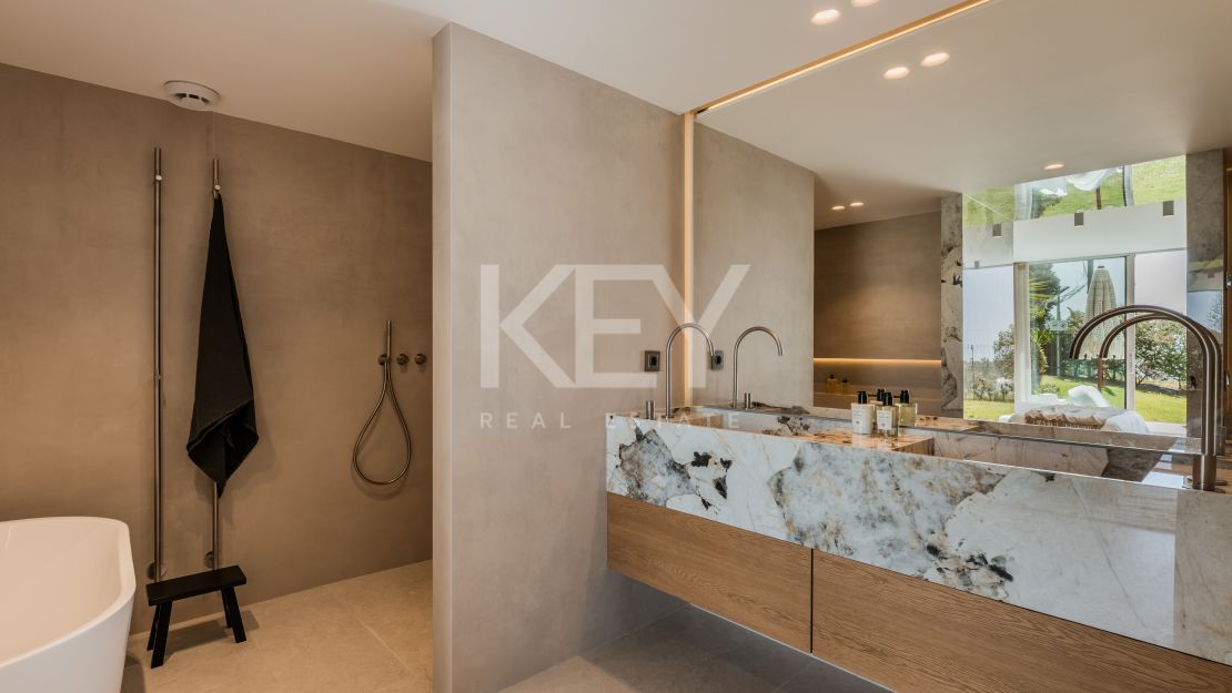 Modern 4-bedroom apartment for sale in Aloha, Nueva Andalucía, Marbella