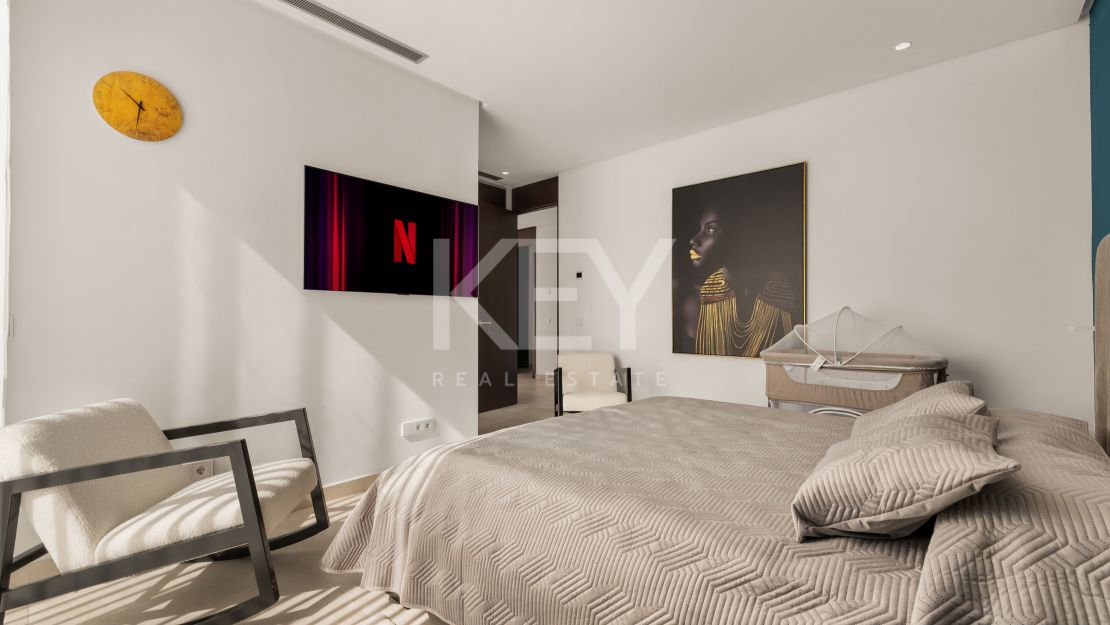 Современная вилла на Золотой Миле Марбельи в пешей доступности от пляжа