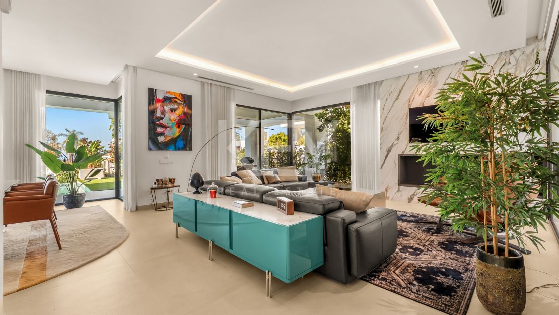 Современная вилла на Золотой Миле Марбельи в пешей доступности от пляжа