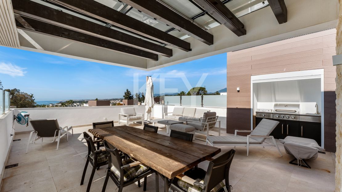 Современная вилла на Золотой Миле Марбельи в пешей доступности от пляжа