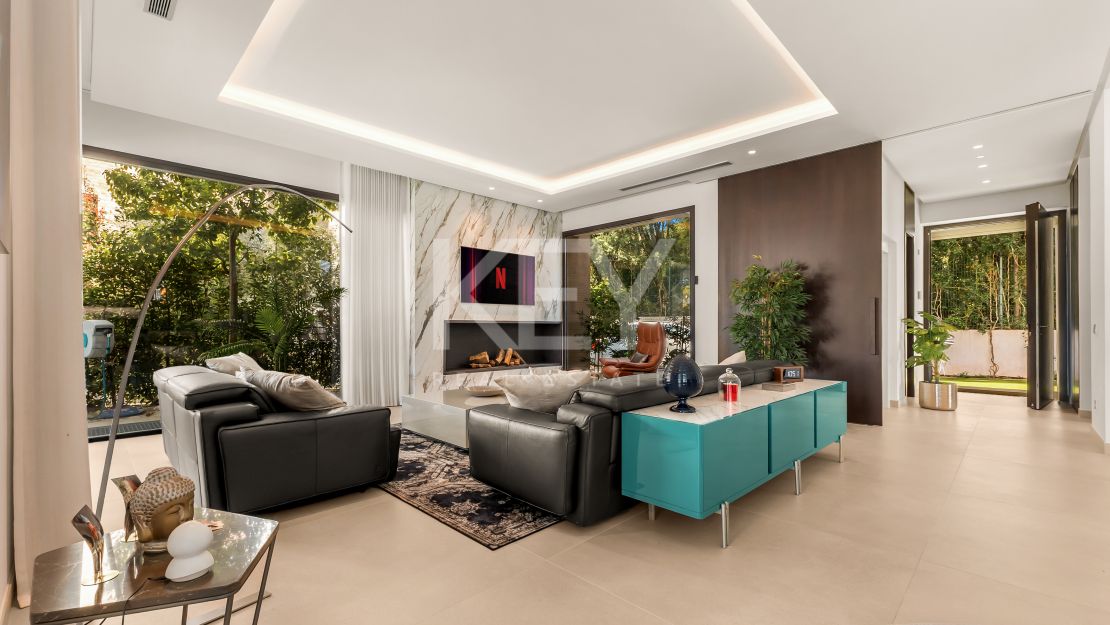 Современная вилла на Золотой Миле Марбельи в пешей доступности от пляжа