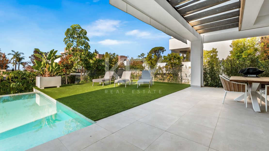 Современная вилла на Золотой Миле Марбельи в пешей доступности от пляжа