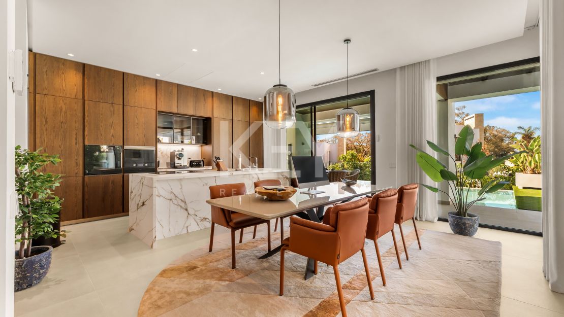 Современная вилла на Золотой Миле Марбельи в пешей доступности от пляжа