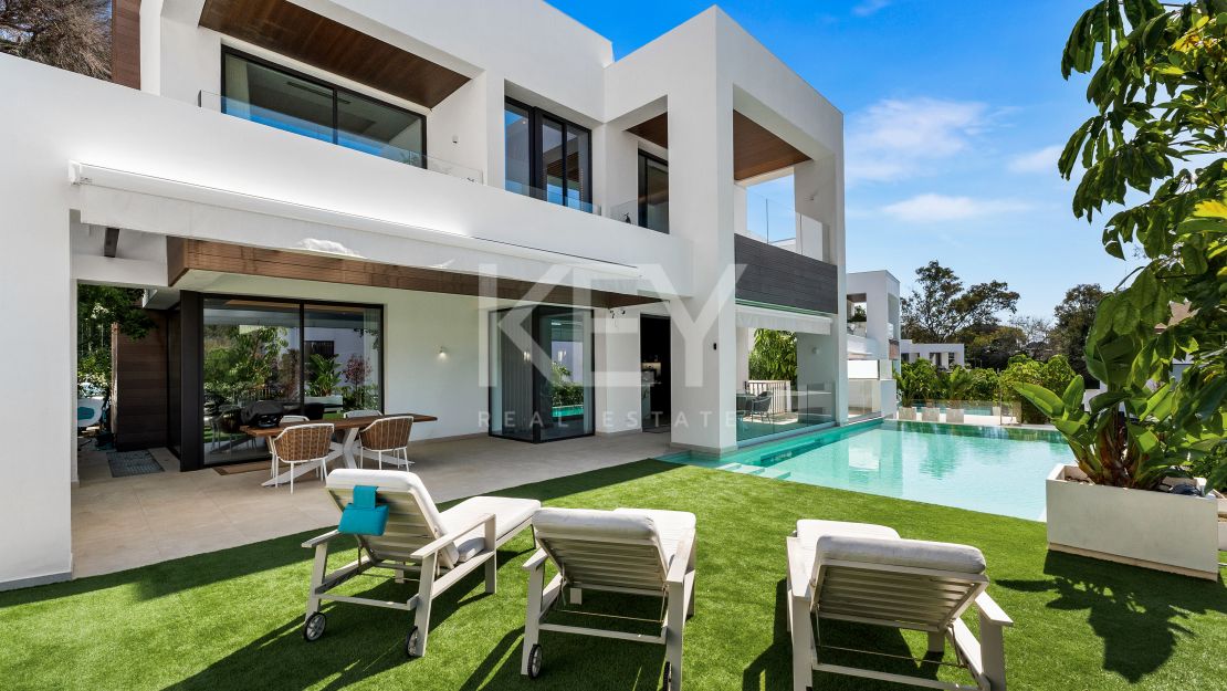 Современная вилла на Золотой Миле Марбельи в пешей доступности от пляжа