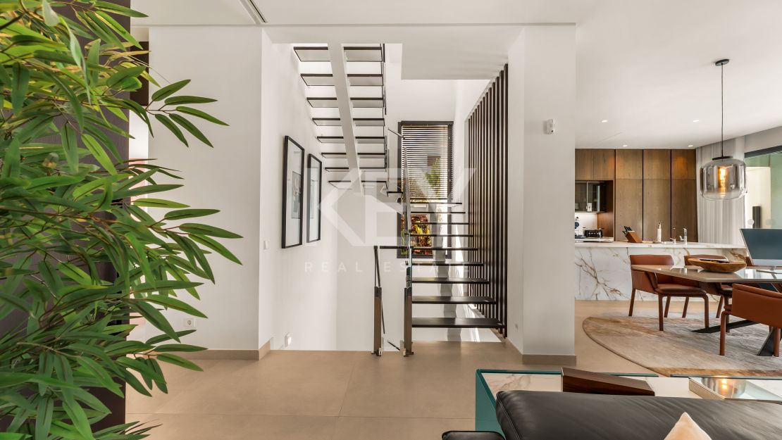 Современная вилла на Золотой Миле Марбельи в пешей доступности от пляжа