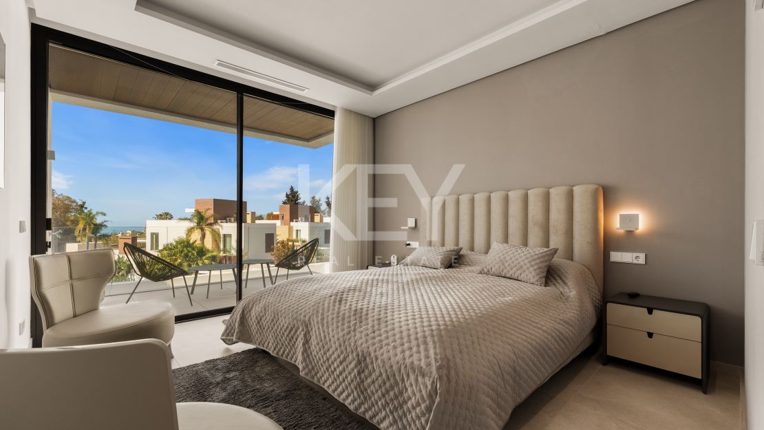 Современная вилла на Золотой Миле Марбельи в пешей доступности от пляжа