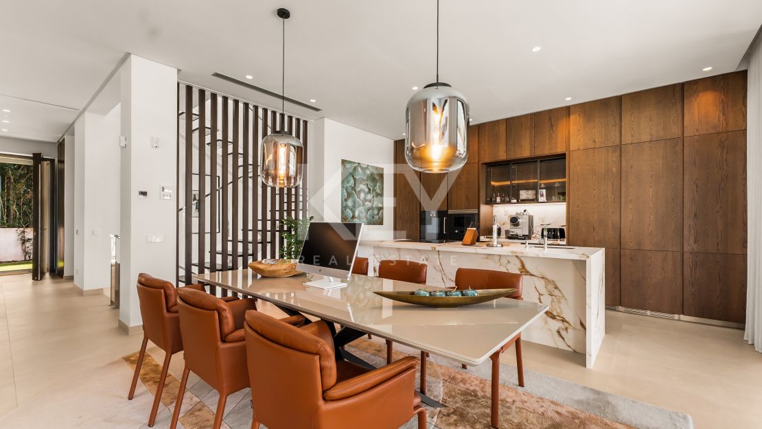 Современная вилла на Золотой Миле Марбельи в пешей доступности от пляжа