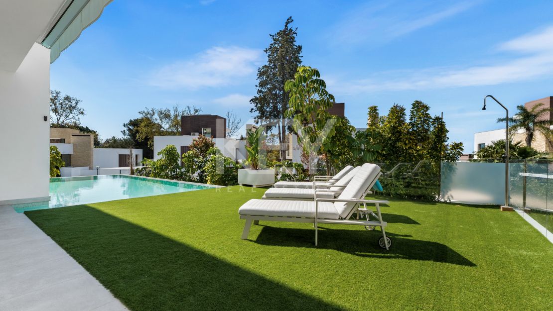 Современная вилла на Золотой Миле Марбельи в пешей доступности от пляжа