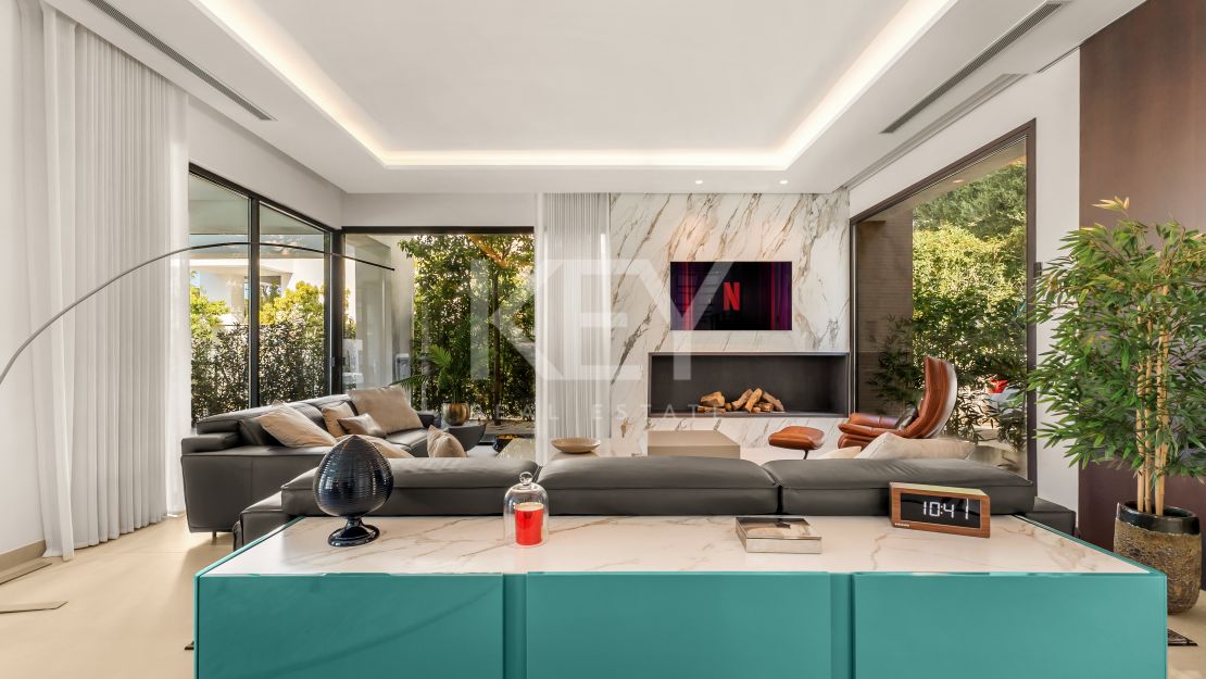 Современная вилла на Золотой Миле Марбельи в пешей доступности от пляжа