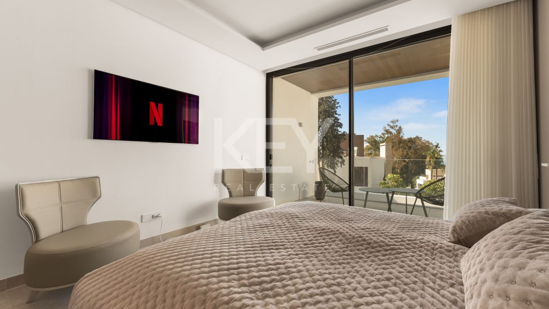 Современная вилла на Золотой Миле Марбельи в пешей доступности от пляжа