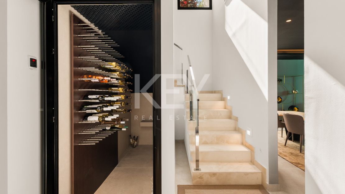 Современная вилла на Золотой Миле Марбельи в пешей доступности от пляжа