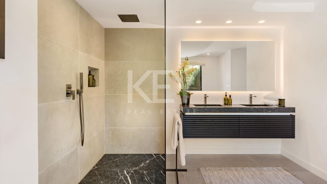 A Villa with Open Sea View and walking distance to Swans school just minutes from la Milla de Oro Marbella