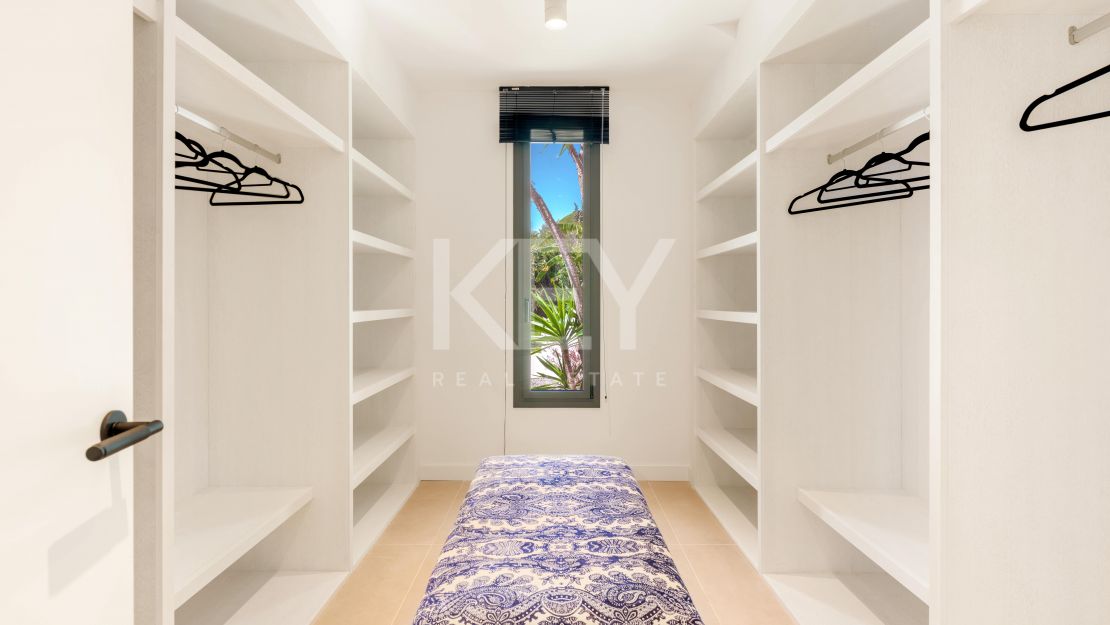 A Villa with Open Sea View and walking distance to Swans school just minutes from la Milla de Oro Marbella