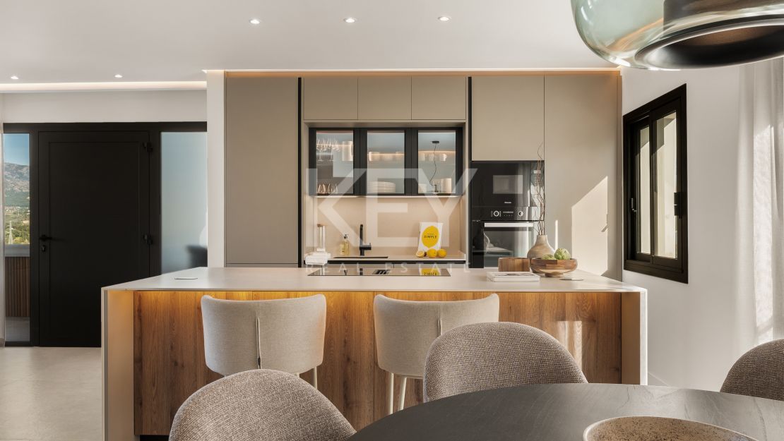 Stylish Renovated Penthouse with Sea & Mountain Views in Marbella