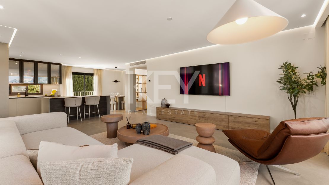 Stylish Renovated Apartment with Sea & Mountain Views in Marbella