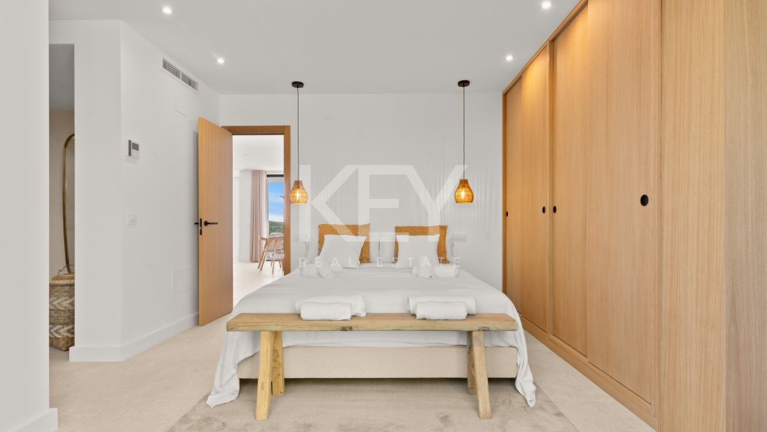 Amazing Semi-Detached House for sale in El Paraiso, Marbella