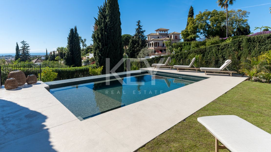 Amazing Semi-Detached House for sale in El Paraiso, Marbella