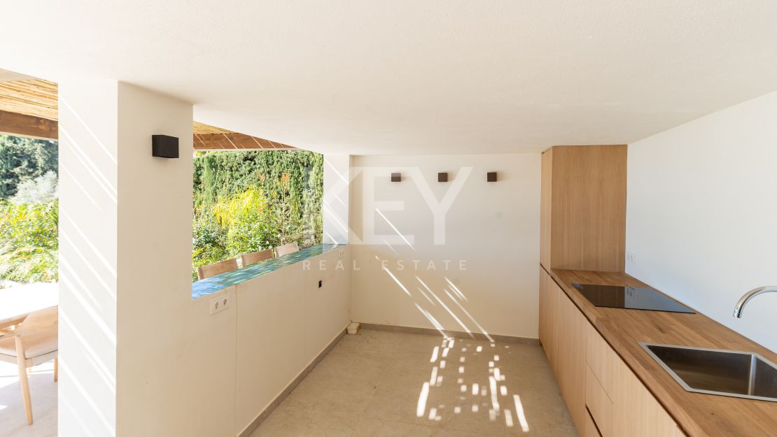 Amazing Semi-Detached House for sale in El Paraiso, Marbella