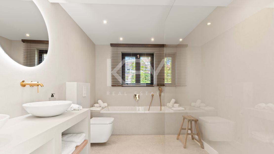 Amazing Semi-Detached House for sale in El Paraiso, Marbella