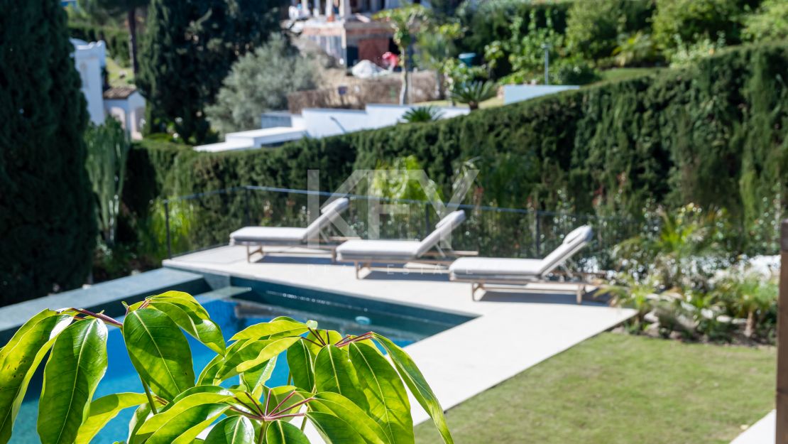 Amazing Semi-Detached House for sale in El Paraiso, Marbella