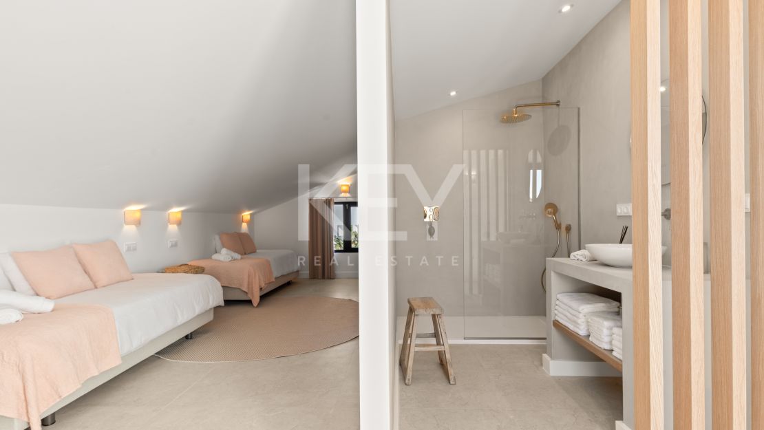 Amazing Semi-Detached House for sale in El Paraiso, Marbella