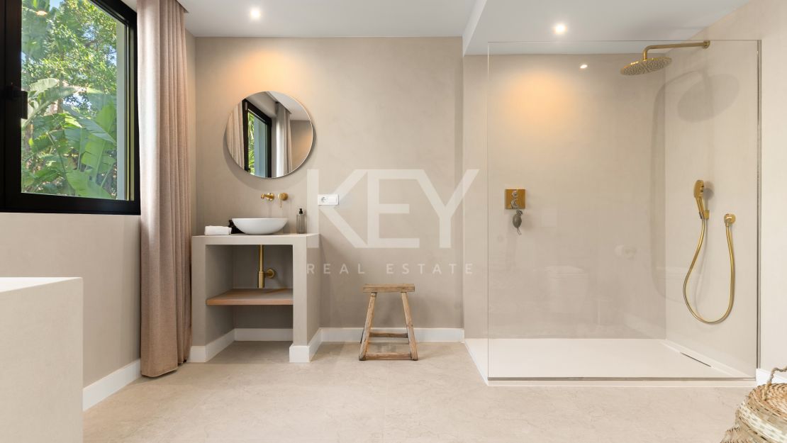 Amazing Semi-Detached House for sale in El Paraiso, Marbella