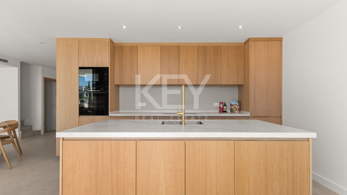 Amazing Semi-Detached House for sale in El Paraiso, Marbella