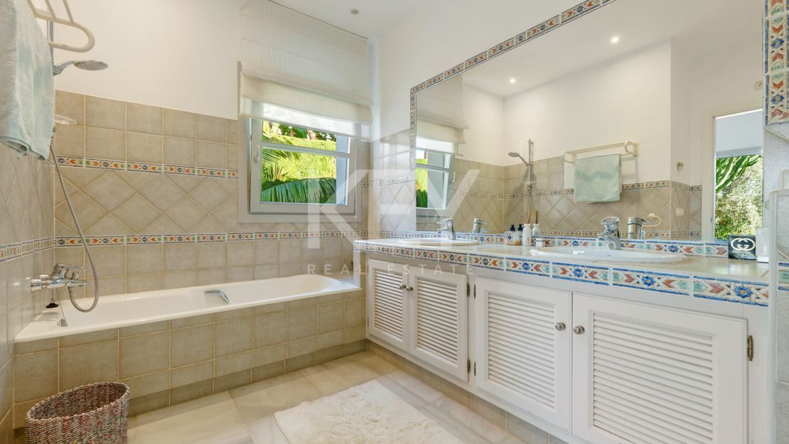 Villa de estilo mediterráneo en Sierra Blanca, Marbella