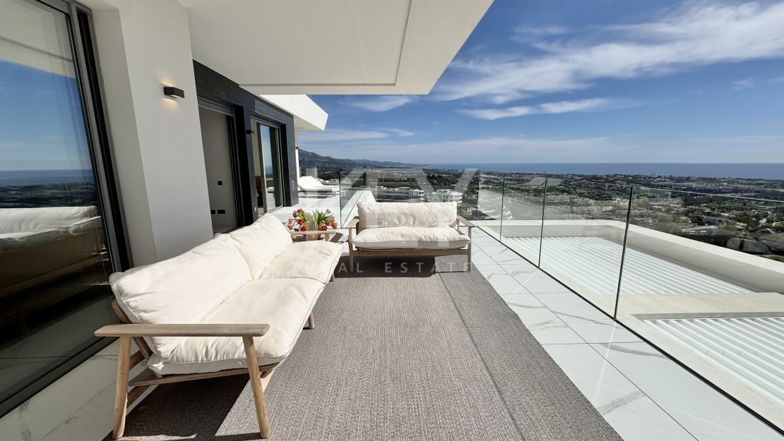 Modern Apartment with Sea and Golf Views in Benahavís, Marbella