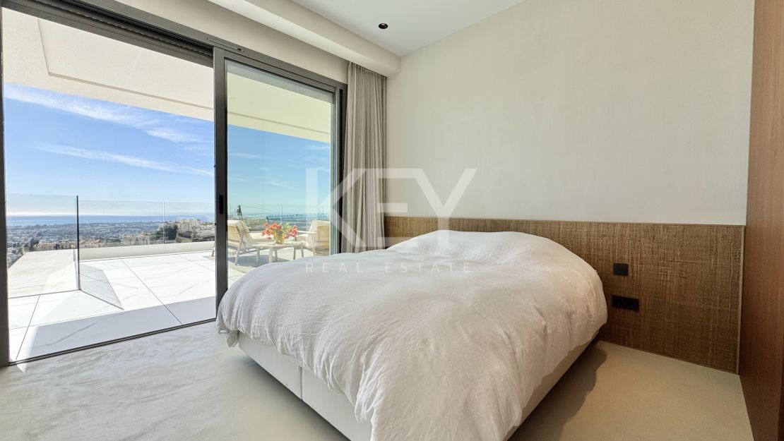 Modern Apartment with Sea and Golf Views in Benahavís, Marbella