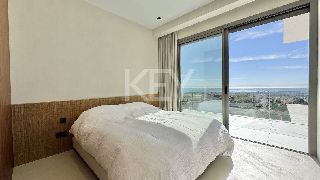 Modern Apartment with Sea and Golf Views in Benahavís, Marbella