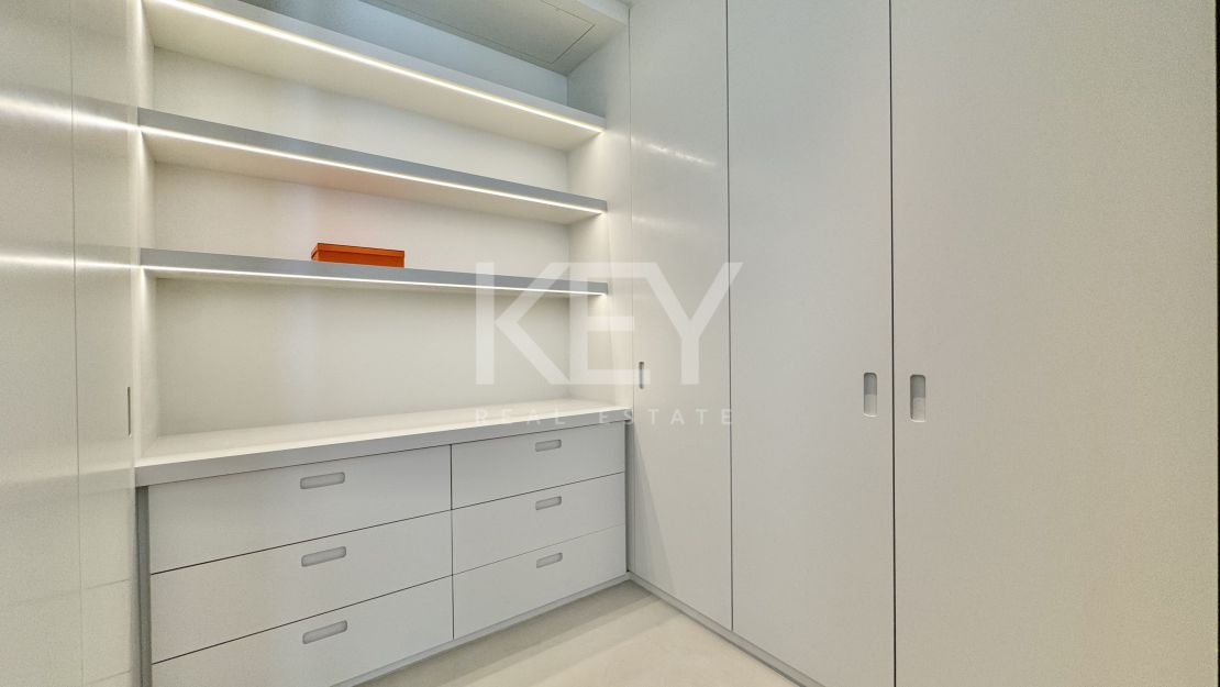 Modern Apartment with Sea and Golf Views in Benahavís, Marbella