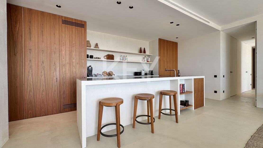 Modern Apartment with Sea and Golf Views in Benahavís, Marbella