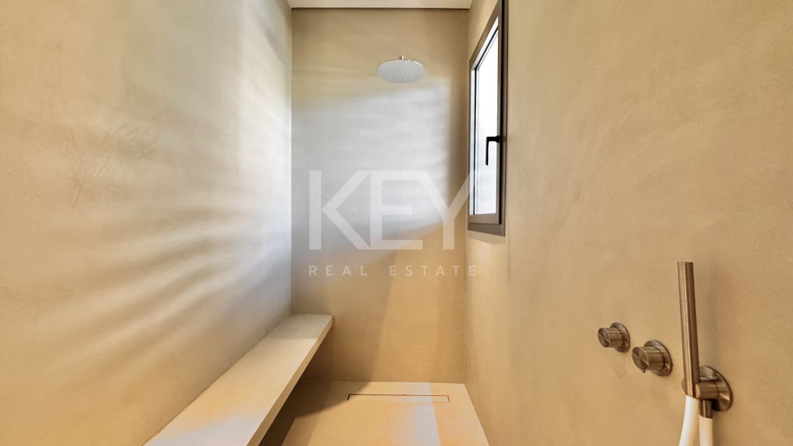 Modern Apartment with Sea and Golf Views in Benahavís, Marbella