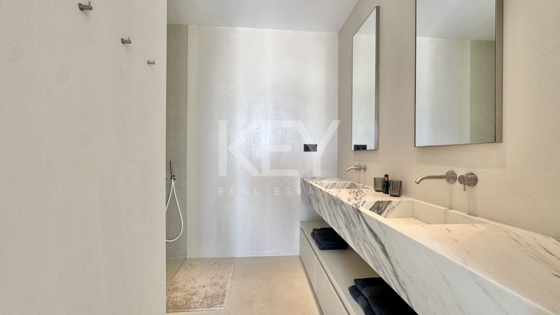 Modern Apartment with Sea and Golf Views in Benahavís, Marbella